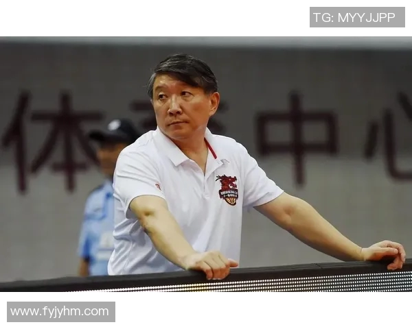 宫鲁鸣称18岁中锋张子宇体重300斤实力堪比姚明场上摔跤让人心惊